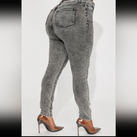 Fashion Nova Gray Acid Wash Curvy Jeans sz 11 - Picture 9 of 10